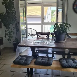 https://maison-familiale-avec-jardin-clos-et-barbecue.hotels-rhonealpes.com